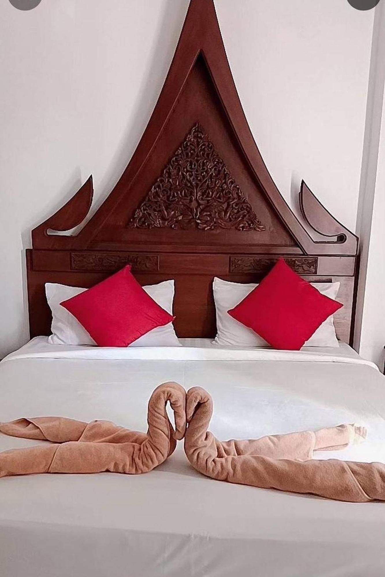 Praew Mansion Hotel Kamala Beach Buitenkant foto