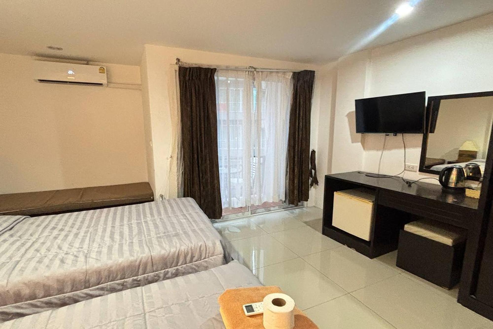 Praew Mansion Hotel Kamala Beach Buitenkant foto
